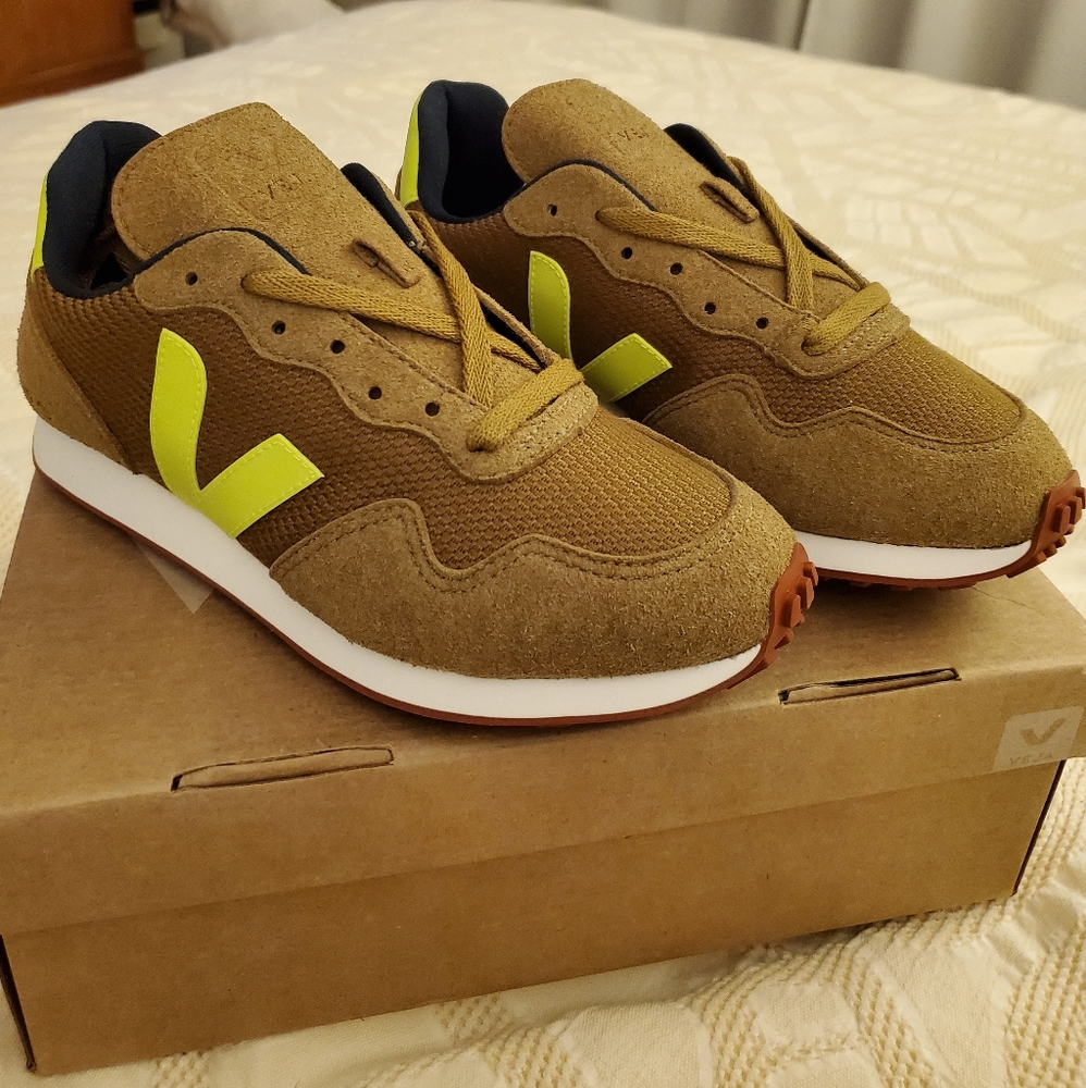 Veja sneakers New with box